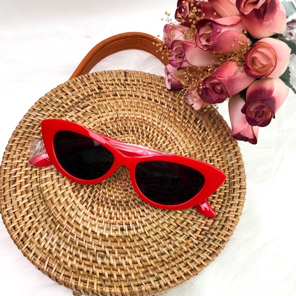Accessories - Retro CatEye Frame Sunglasses Accessories - Retro CatEye Frame Sunglasses